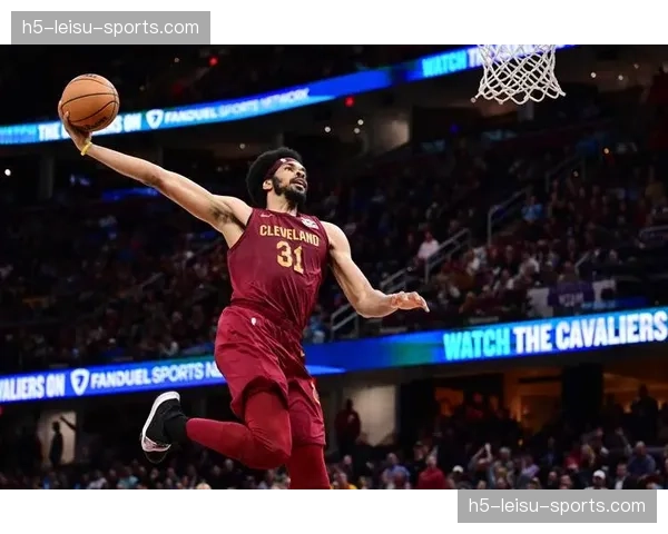 现场直击：骑士队阿伦多次保护后场篮板，直接发动长传快攻